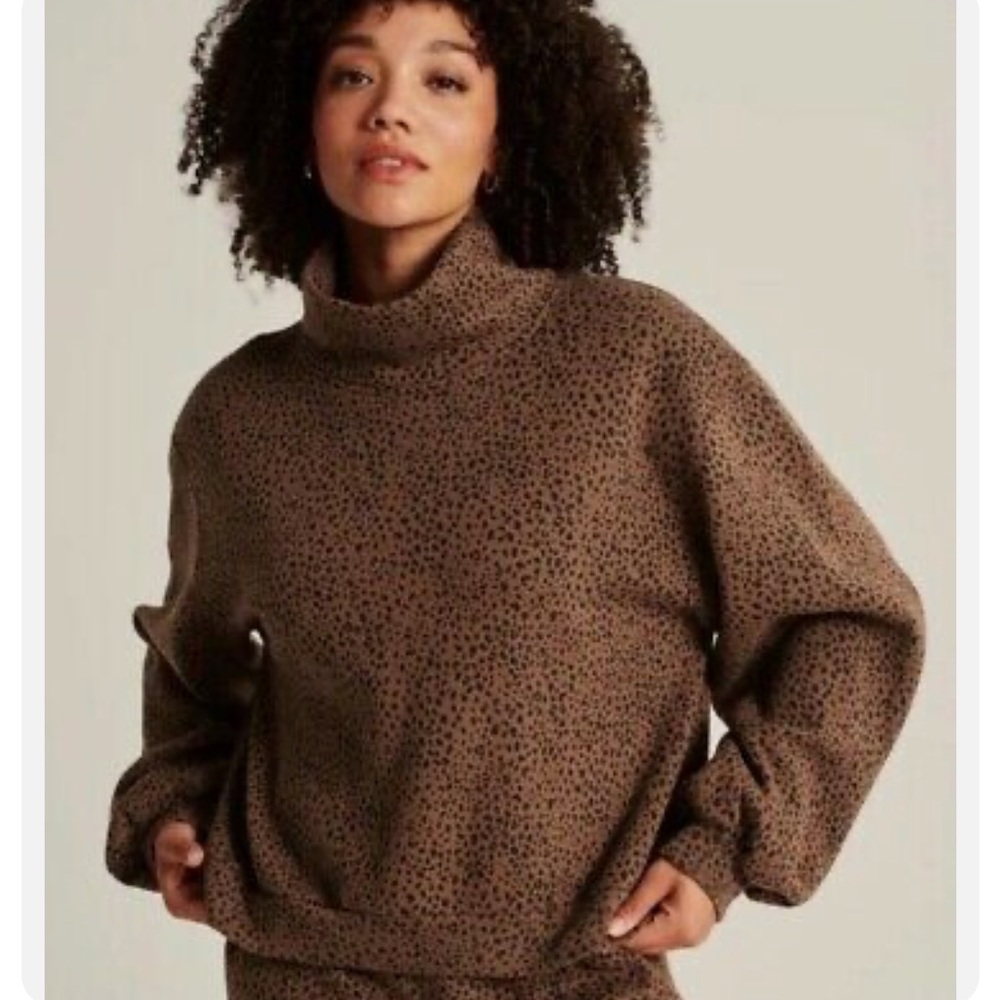 Abercrombie & Fitch Turtleneck Sweater - Animal Print Size Small